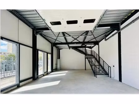 local d'activités de 180m²