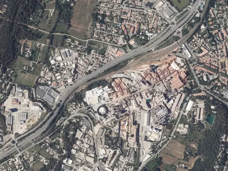 location local commercial 104 m2 gardanne - retail park