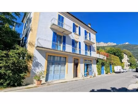 maison bourgeaoise avec bureaux  atelier et garage