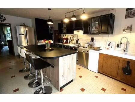 à vendre -- maison de village 95 m² avec terrasse et garage -- genod (39240)