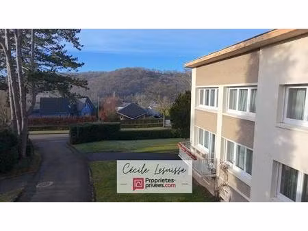 grande maison lumineuse aux très beaux volumes