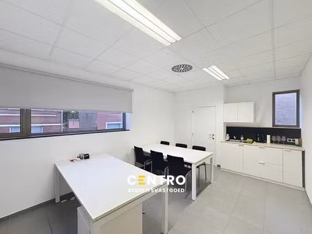 volledig vernieuwde en instapklare kantoorruimte op gelijkvloers (± 45m²) met uitstraling 