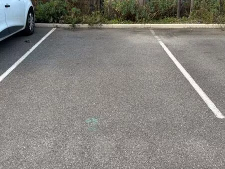 place de parking louer/ meyzieu