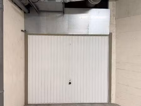 vente garage et parking à fréjus (83370) : à vendre / 20m² fréjus