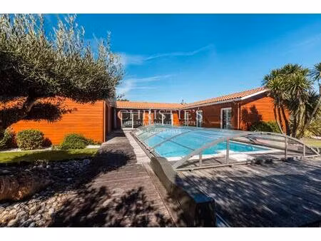 biscarrosse : maison contemporaine en bois avec piscine