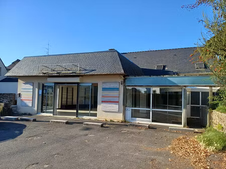 a l'entrée de la roche bernard et de ses commerces