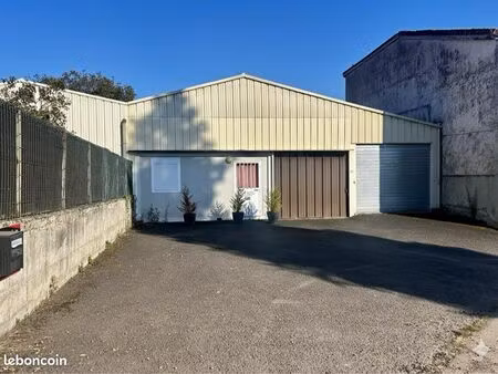 garage avec bureau et parking à louer