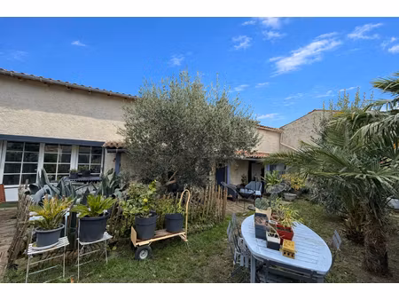 grande maison - gite - vaste dependance - jardin clos