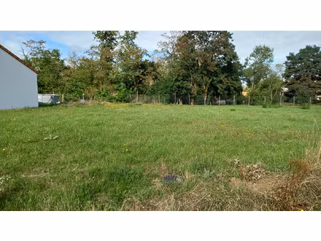 terrain à vendre au cheix sur morge de 715 m2