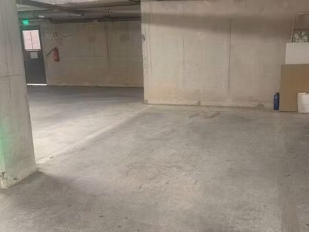 parking/box 13 m² trets