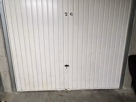 à vendre garage fermé