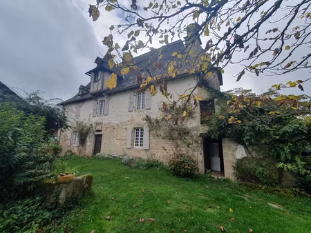 gentilhommière du xviiiè au coeur du village de goulles en x