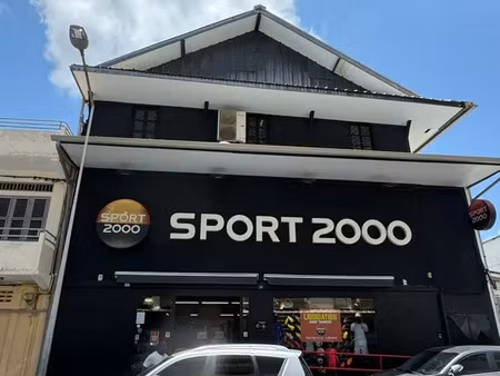 a louer surface commerciale de 850 m2 utiles dans un immeuble sur 3 niveaux