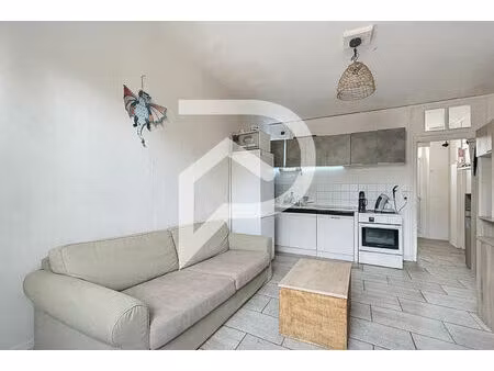 à vendre ensemble de 3 maisons de ville avec jardins indépendants et sous-sols idéal inves