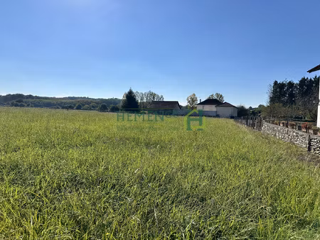 terrain à bâtir de 1 794 m2 en plein coeur du béarn
