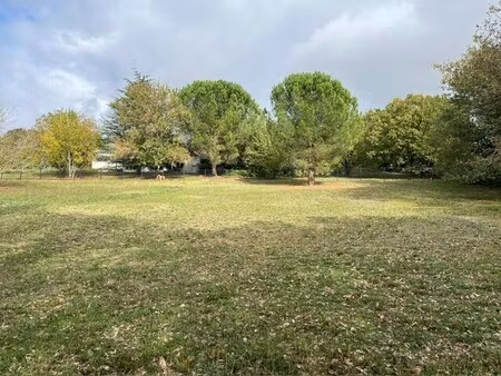 terrain sur les hauteurs de gratentour