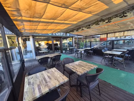 vente locaux professionnels 4 pièces 190 m² à le luc (83340)  375 000 €