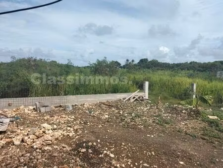 tres beau terrain situe a la section creuilly le moule 97160