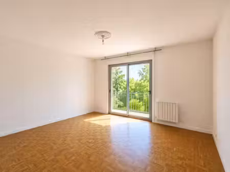 appartement t3 avec piscine a louer a riorges - mairie