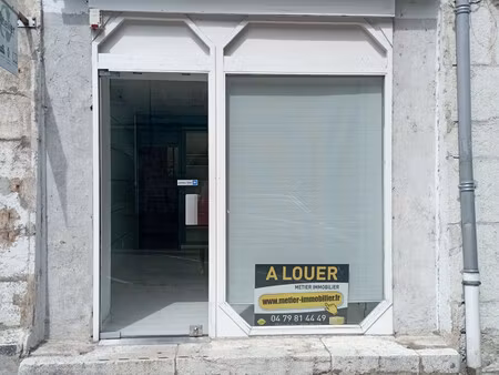 local commercial en plein coeur du centre-ville de belley (01300