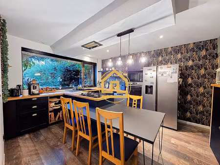 grande maison familiale 240 m2 avec 7 chambres  jardin et piscin