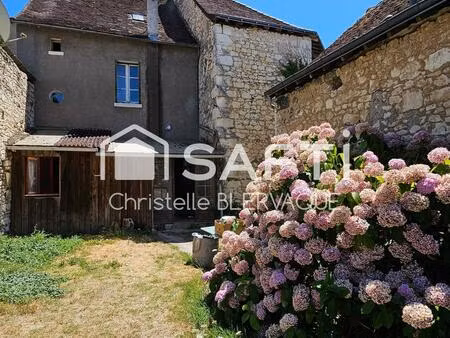 à vendre – petite maison de village pleine de potentiel – barrou (37350)