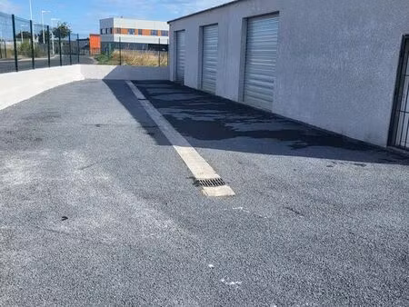 hangar / dépôt / garage / stockage