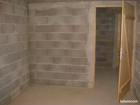 20 min aix - piece de stockage 18 m²