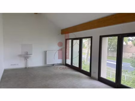 location locaux professionnels 24.42 m² à chailly-en-bière (77930)  568 €
