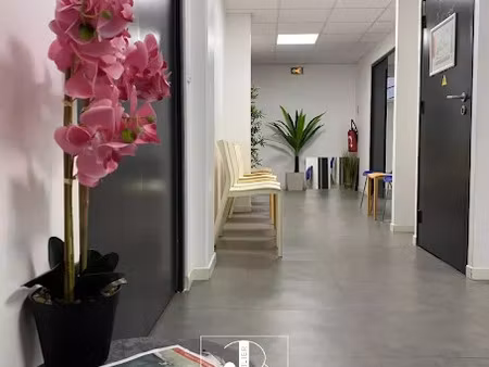 location locaux professionnels 14.85 m² à fontainebleau (77300)  450 €