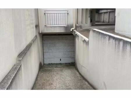 location stationnement  m² t- à le blanc-mesnil  130 €