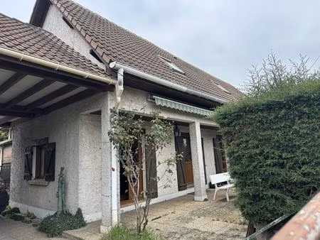 maison 5 pièces avec une place de stationnement
