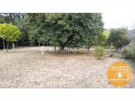 terrain constructible 1951 m²  clos avec compteurs eau et électricité