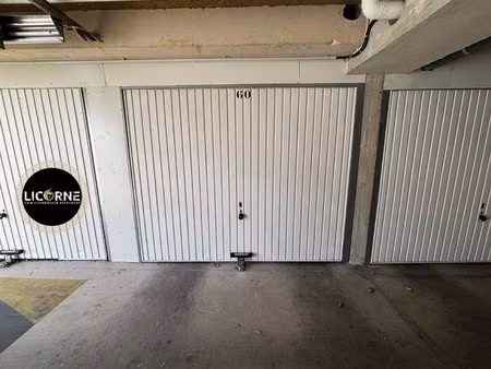 box fermé dans résidence sécurisée