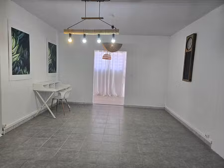 local commercial le lamentin 60 m2