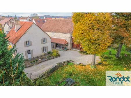 maison 6 pièces/3 chambres d'une surface de 182 m2 sur une p