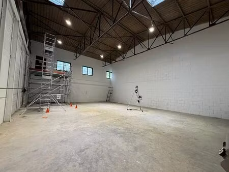 location local d'activités venissieux 266 m²