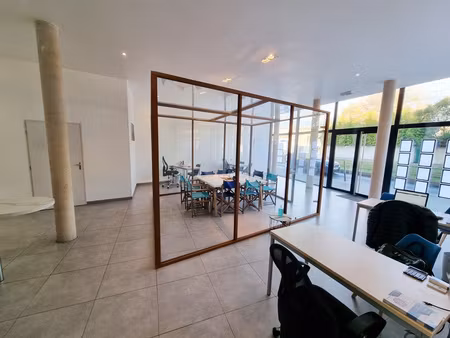 location local commercial 82m² castelnau le lez 34170