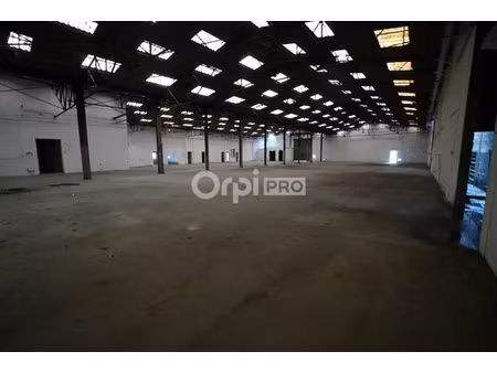 local d'activité de 1580 m a vendre