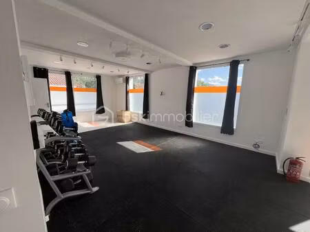 local d'activités de 99 18 m² à ascain