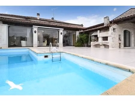 vente maison 6 pièces 215 m² gensac-la-pallue (16130)