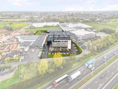 magazijn met kantoren zichtlocatie e17