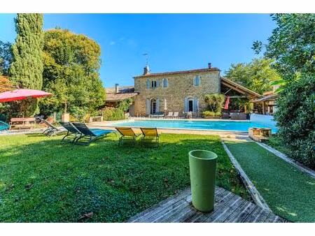 magnifique propriété de 500 m2 sur parc de 7 200 m2