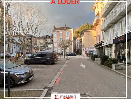 location local commercial 65m2 voiron 38500 - 1365 € - surface privée