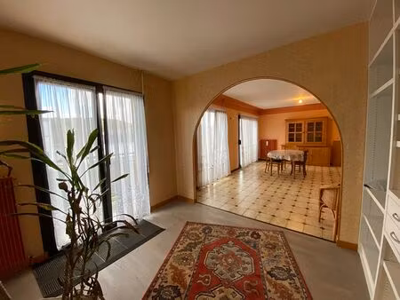 maison familiale chaleureuse avec 4 chambres  balcon  garage et terrain