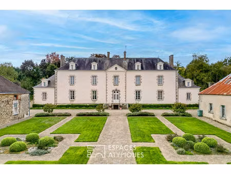 grande demeure de prestige au coeur de son parc forestier