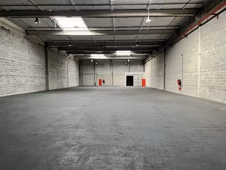 2 quais de chargement - a louer