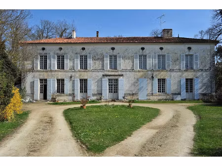 vente maison 10 pièces 368.51 m² à saint-pierre-d'amilly (17700)  497 490 €