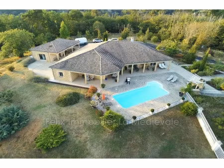 vente propriété 5 pièces 230 m² à vezac (24220)  836 000 €