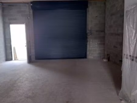 location commerce 200 m² à saint-estève (66240)